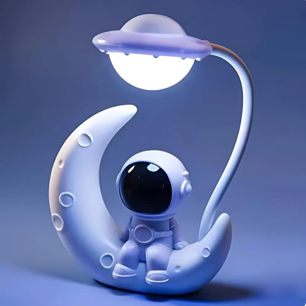 LED-світильник «Астронавт на Місяці» з підставкою для канцелярії